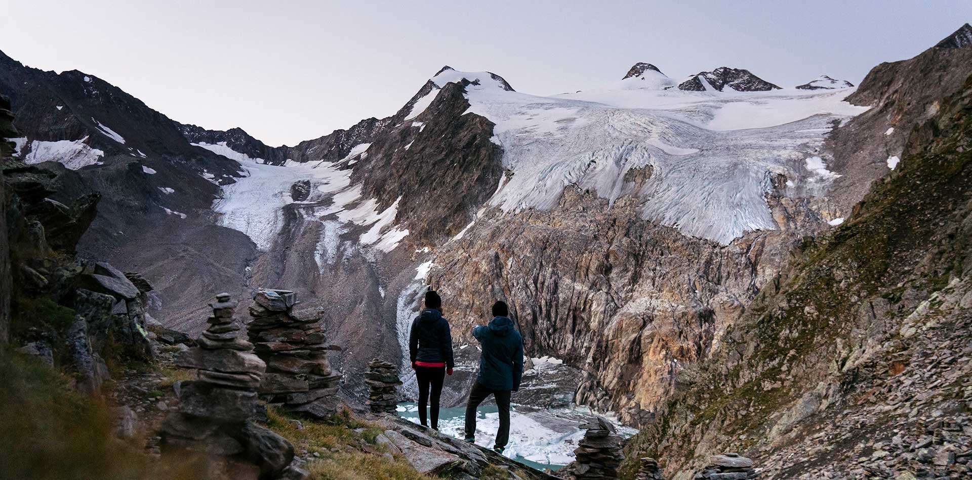 Medrazerhof-Wanderung-mit-Blick-auf-Gletscher